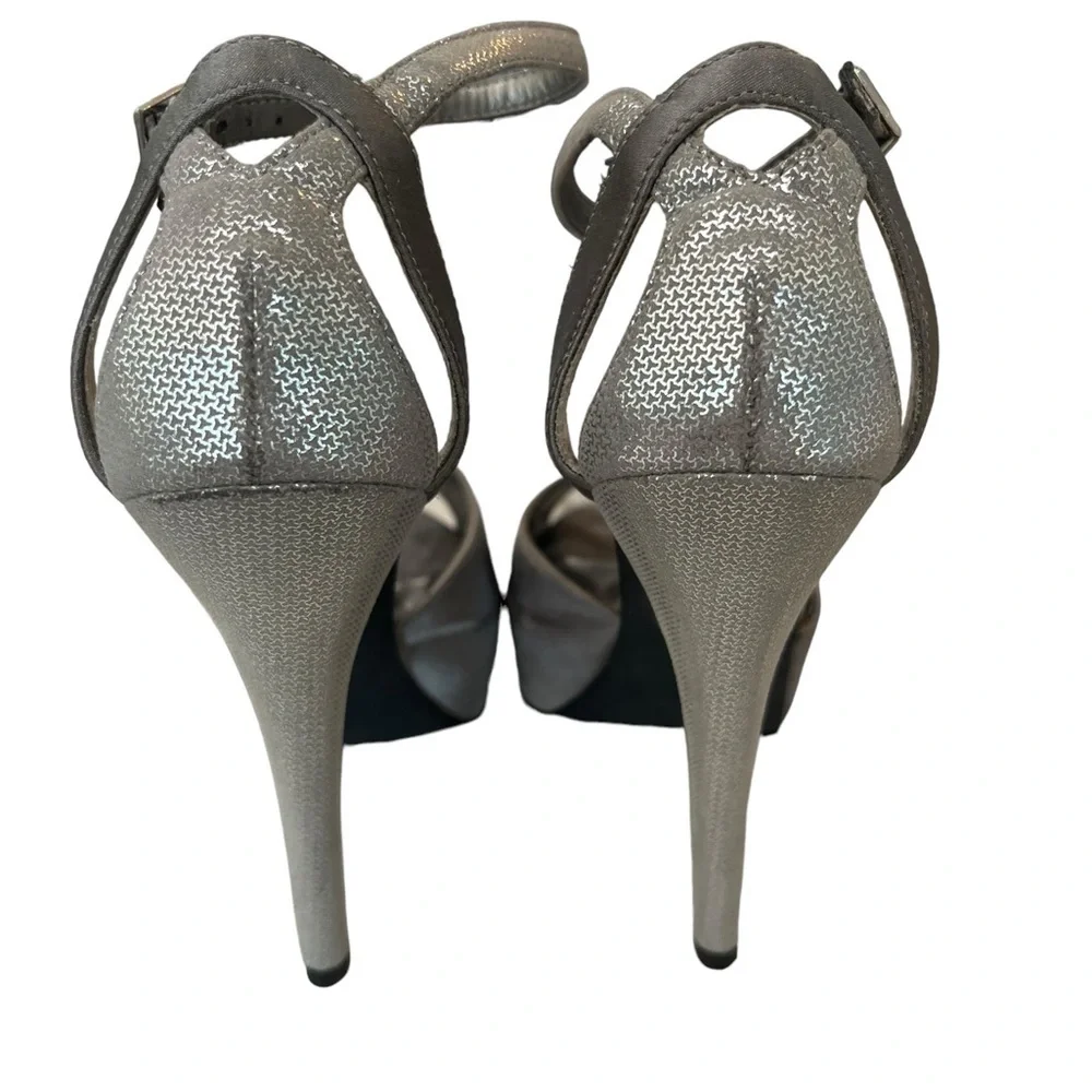 Like New!! Steve Madden “Tia” Platinum/Silver Satin Heels, Size 6.5 - Picture 5 of 6